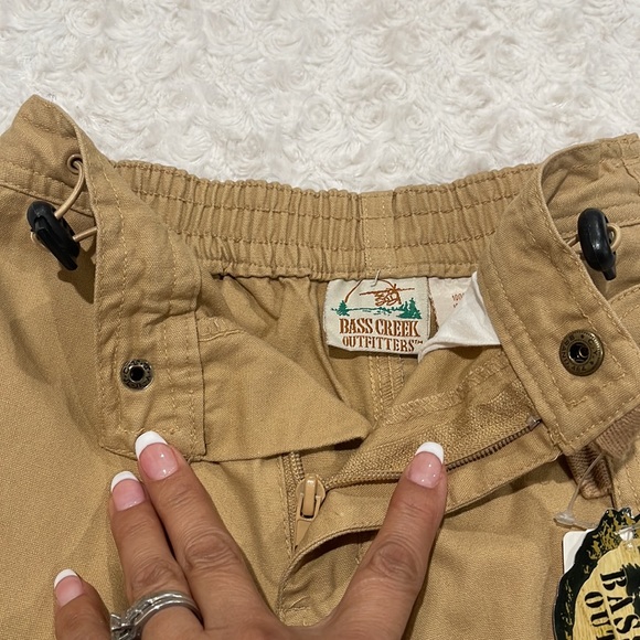 Like new BASS CREEK OUTFITTERS KHAKI PANT CONVERTIBLE SIZE 3T. - Picture 6 of 9